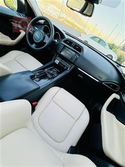 جاگوار F-Pace